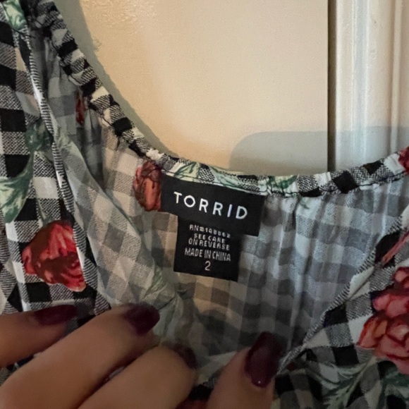 Off The Shoulder Floral Tie Sleeve Plus Size Top TORRID - Picture 2 of 3